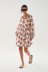Light and effortless, this short dress is crafted from cupro voile. Designed with a V-neckline that can be fastened with a button, billowy sleeves, and an adjustable waist tie, it balances ease and refinement. Perfect for any occasion.

100% Cupro Voile. 

Hand wash with cool water. Do not bleach. Soft Iron. Do not twist. Dry flat in the shade.

Fitting advice - Loose fit.