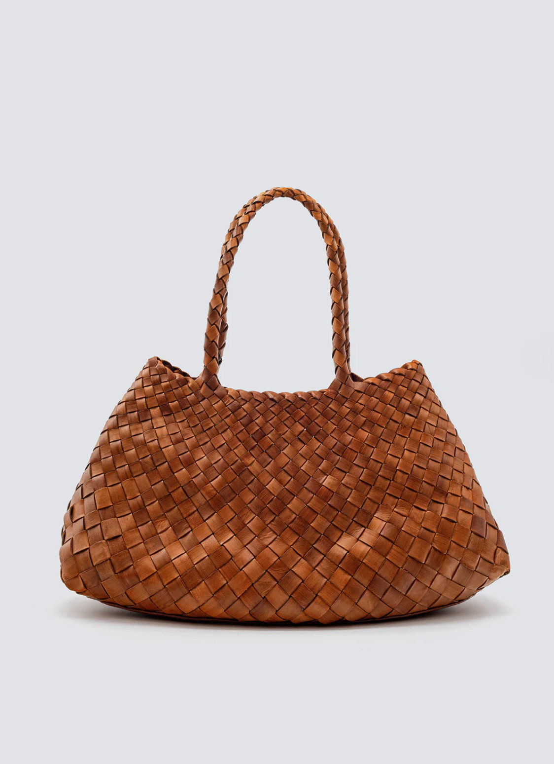 The Santa Croce bag is formed of irregular leather weaving straps that taper towards the brim, creating a practical yet elegant shape that’s perfect for running around the city—taking your outfit from day to night. Remaining true to traditional basket weaving techniques, the Santa Croce comes unlined and has an open top.

An antiqued St. Christopher medal charm, in homage to the patron saint of travellers, is hand-sewn inside each and every Dragon Diffusion bag—our brand’s very own seal of authenticity.