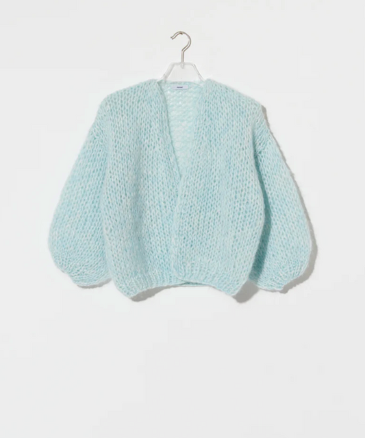 A defining style of the Maiami collection — modern knitwear with softness, character, and ease.