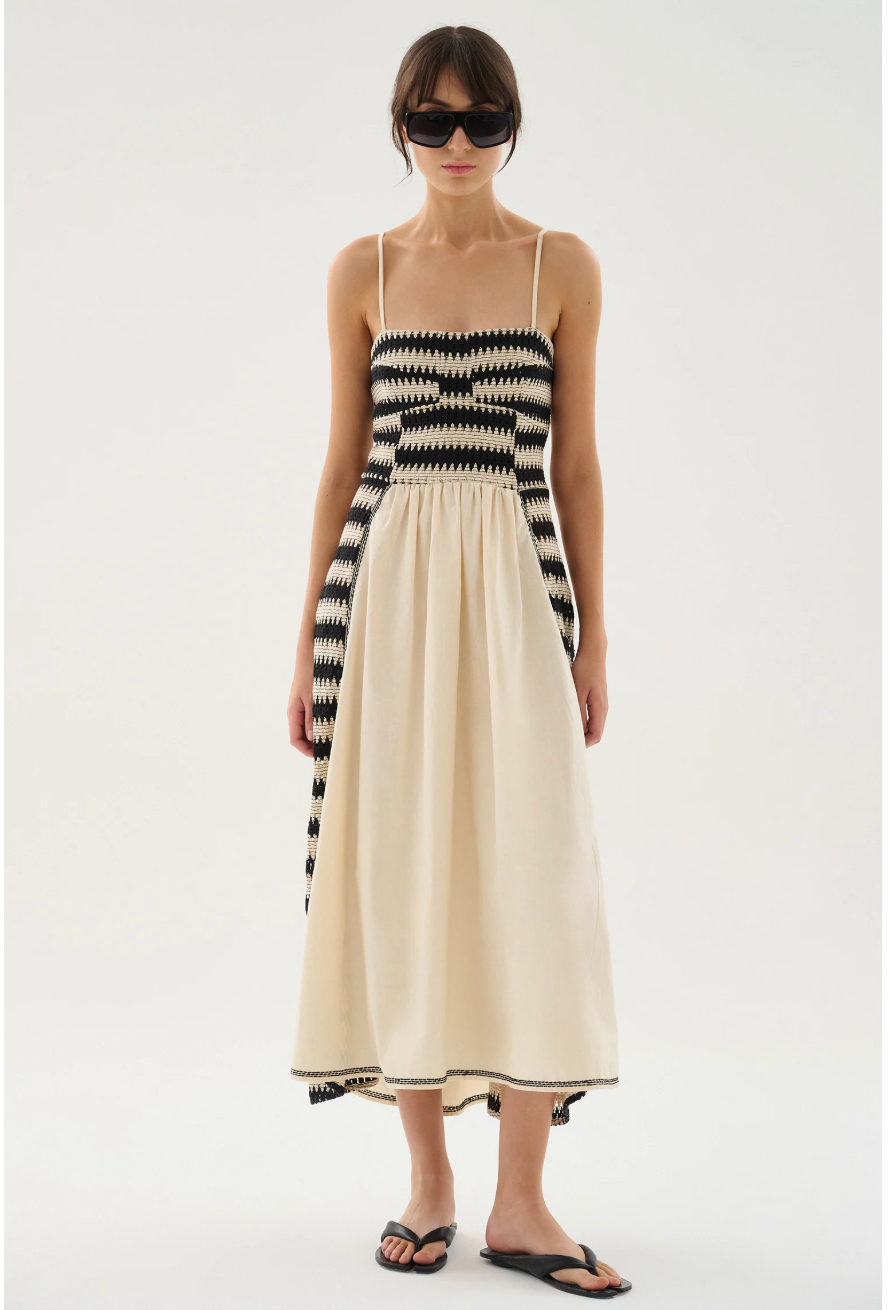 A lightweight midi dress crafted from 100% knitted cotton. Thin, adjustable straps and a smocked back ensure a comfortable fit, while the flowing cotton skirt drapes effortlessly. Finished with delicate contrast stitching along the hem, blending artisanal detail with a modern silhouette.


100% Cotton.

fitting advice - Slim fit.