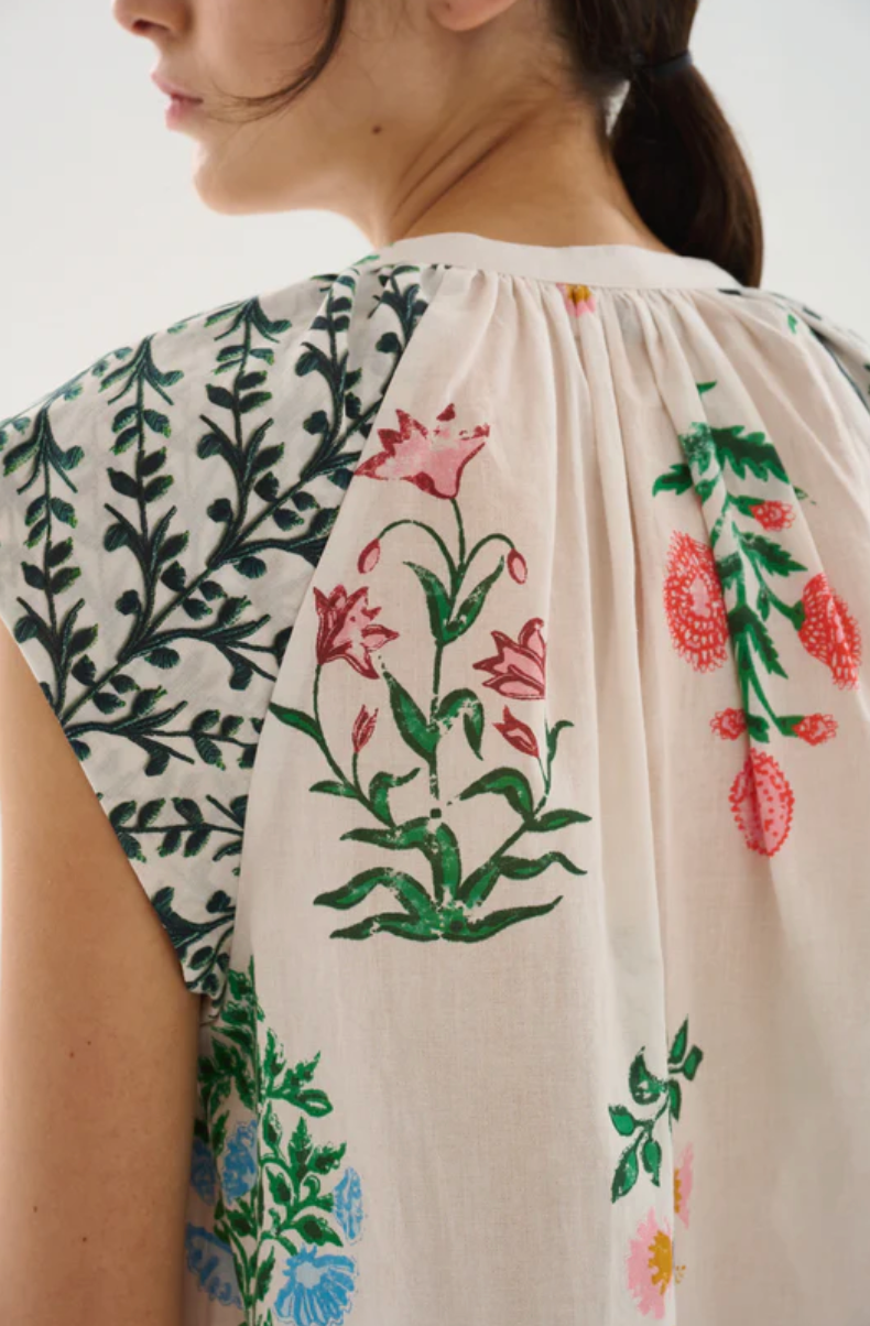 The Keyla Top is crafted from lightweight cotton voile. Soft gathers along the neckline create a subtle drape, while the open V-front detail adds a touch of relaxed elegance. 

100% Cotton Voile. 


Hand wash with cool water. Do not bleach. Soft Iron. Do not twist. Dry flat in the shade.
