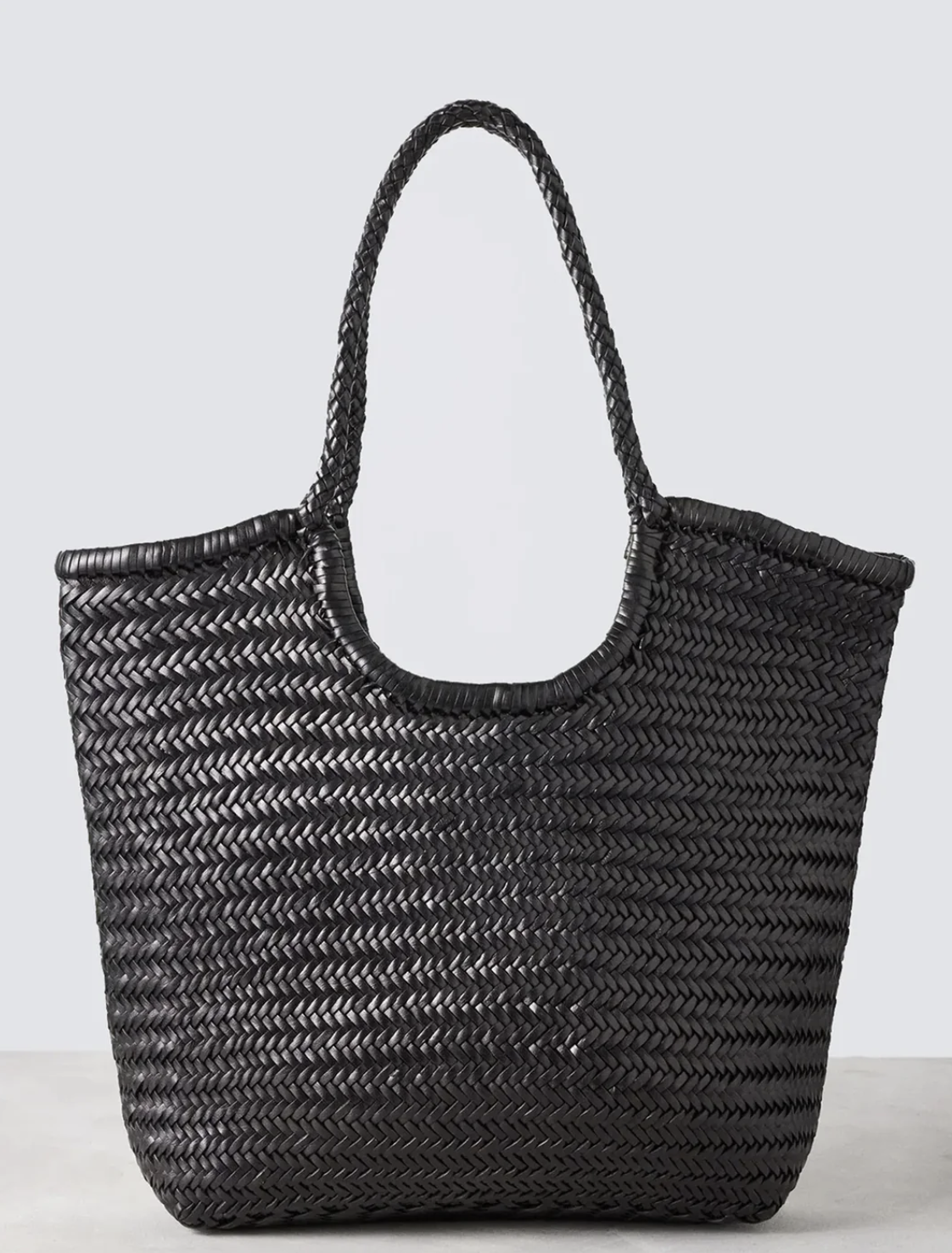 The "NS Diagonal Triple Jump" is a shoulder bag that stands out with its handwoven buffalo calf leather and stylish vertical design. It's deep, unlined, and has an open top, making it easy to fit everything you need. The braided handles not only look great but are comfortable to carry too. This bag gives off Nantucket tote vibes but in a fresh, vertical twist. It’s perfect for anyone looking for a blend of casual elegance and practicality.
