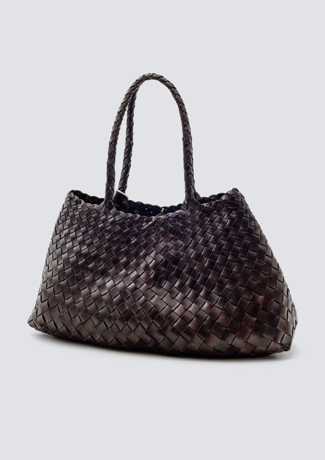 The Santa Croce bag is formed of irregular leather weaving straps that taper towards the brim, creating a practical yet elegant shape that’s perfect for running around the city—taking your outfit from day to night. Remaining true to traditional basket weaving techniques, the Santa Croce comes unlined and has an open top.

An antiqued St. Christopher medal charm, in homage to the patron saint of travellers, is hand-sewn inside each and every Dragon Diffusion bag—our brand’s very own seal of authenticity.