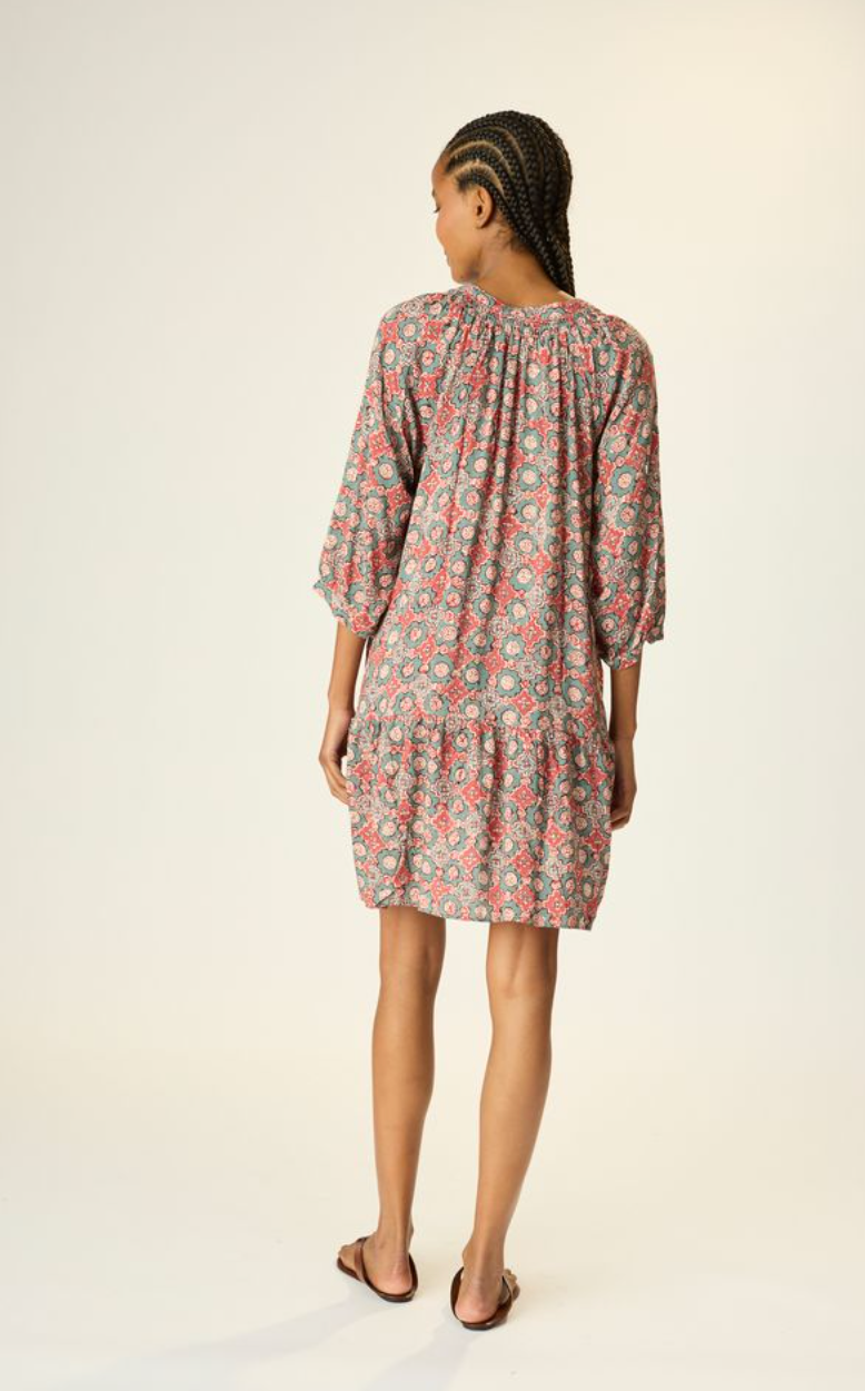 Woman wearing a patterned dress on a white background
100% rayon 