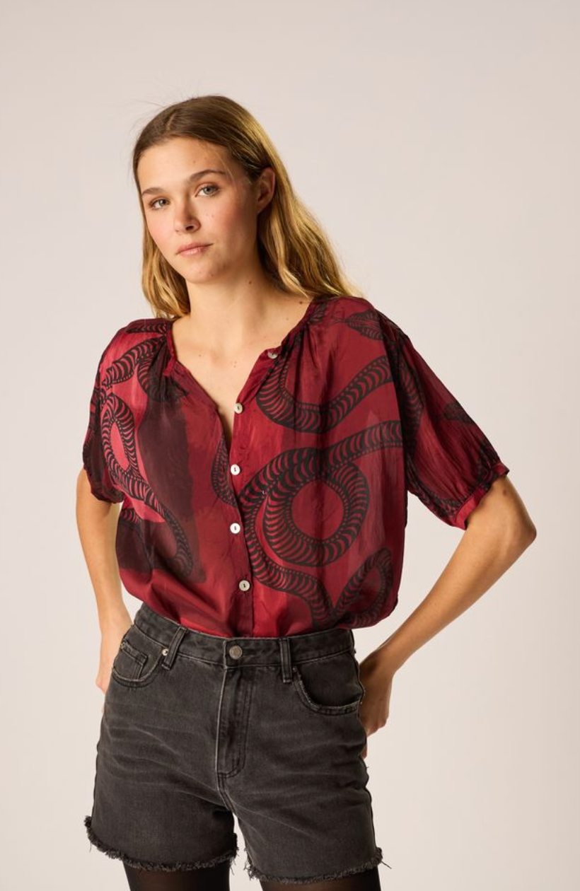 V-neck blouse with shell buttons.

Short sleeves with button closure at cuff.

Slightly pleated under collar to add body.

*The ament print is a fall collab with Seattle-based artist Jen Ament, whose striking hand-carved linocuts take on new life in this inspired collection. 

